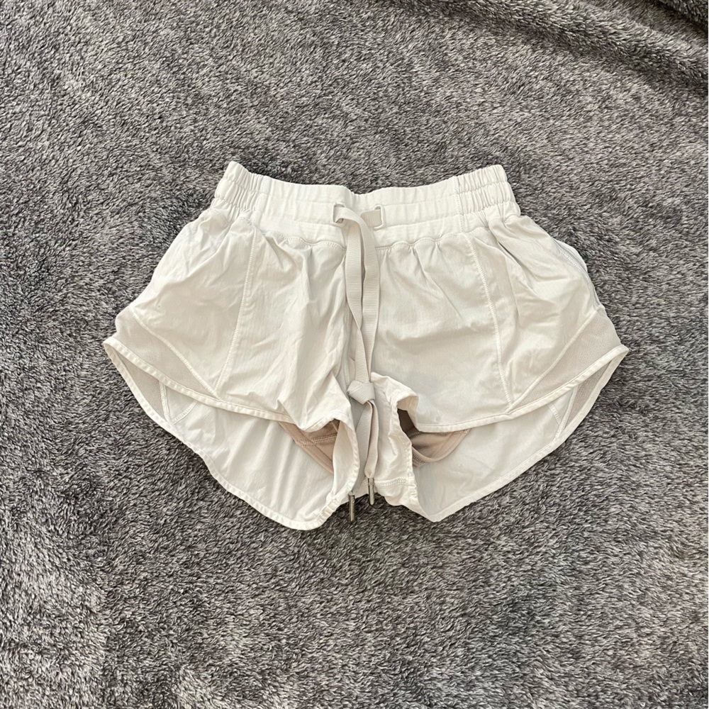 White Lululemon hotty toddy shorts